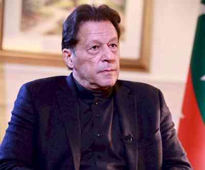 Imran blames ex-Army chief for manufacturing economic crisis