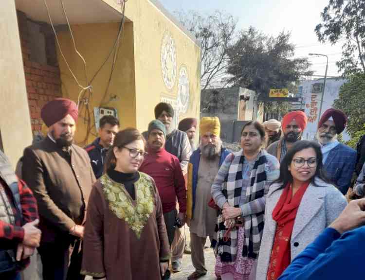 DC inspects upcoming Aam Aadmi Clinics 