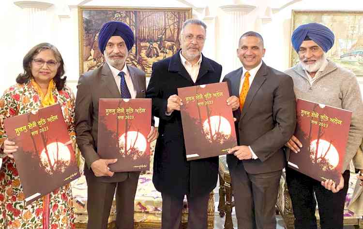 Eminent Doctors of Ludhiana presented pictorial work on sunrise of Punjab 2023 to Health Minister Punjab 