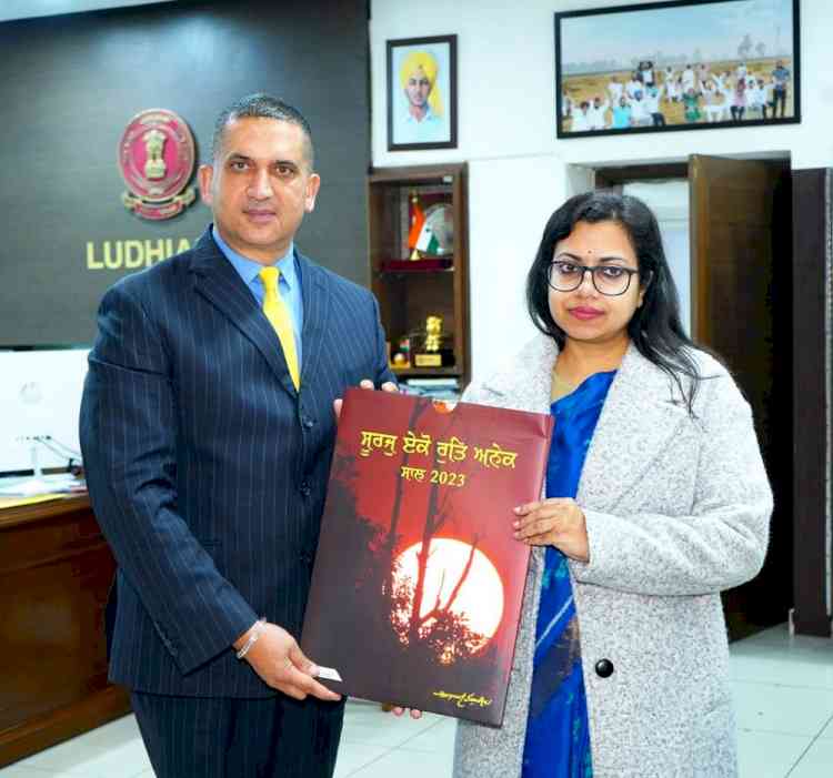 Deputy Commissioner Ludhiana acknowledged pictorial work and unveiled portrait depicting Sunrise of Punjab 2023