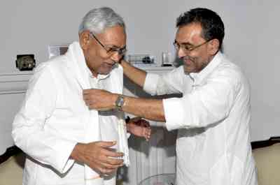 Nitish asks Kushwaha to go 'as soon as possible', Kushwaha demands 'stake'