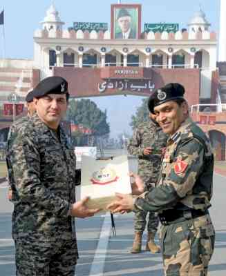 BSF jawans exchange sweets with Pak Rangers on Republic Day