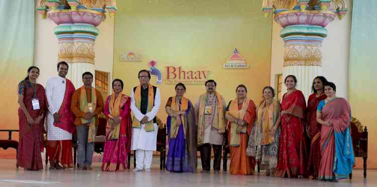 Bollywood Actress Hema Malini and Sri Sri Ravishankar Guruji give away Kala Sarathi Awards at Art of Living International Centre in Bengaluru 