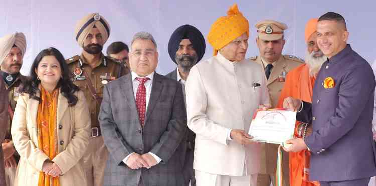 Governor Punjab Banwari Lal Purohit confers Award to Eminent Author and Nature Artist Harpreet Sandhu at State-Level Republic Day Function 