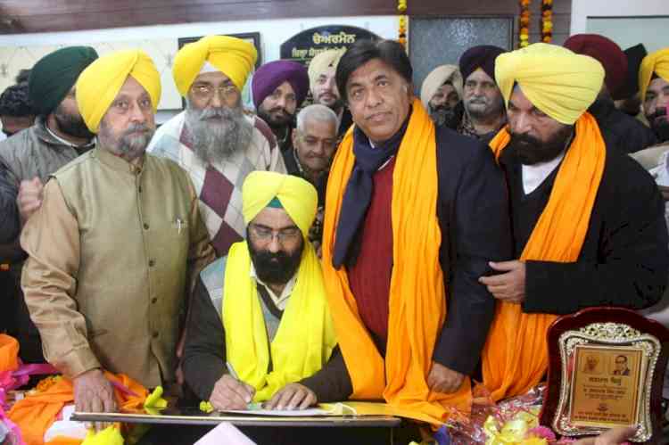 Sharanpal Singh Makkar assumes charge as District Planning Committee chairman