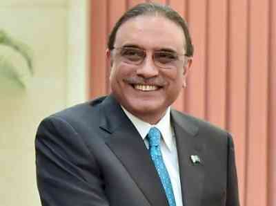 Asif Ali Zardari sends Rs 10 bn legal notice to Imran Khan