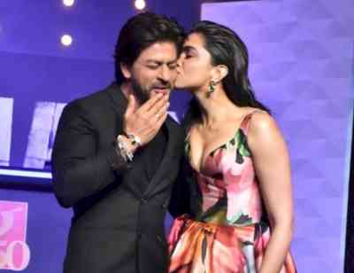 SRK thanks all those who made sure 'Pathaan' could be watched 'with love'