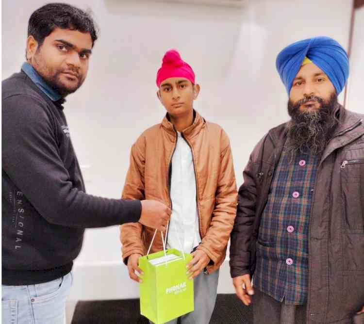 Red Cross Society gives hearing aid to needy teenager 