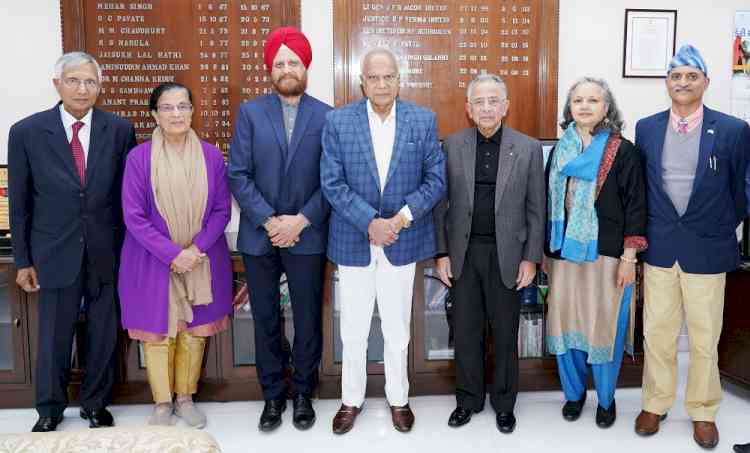 Rotary medical mission team calls on Punjab Governor  