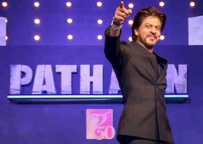 Fan asks SRK box-office collections of 'Pathaan', actor replies with witty remark