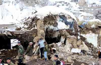 Avalanche in Afghanistan kills 2, injures 3