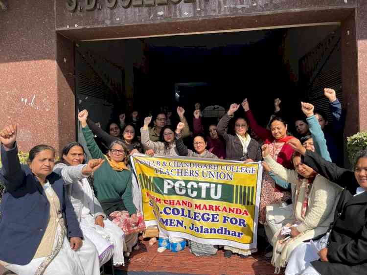 PCCTU Unit of PCM S.D. College for Women protests against government polices