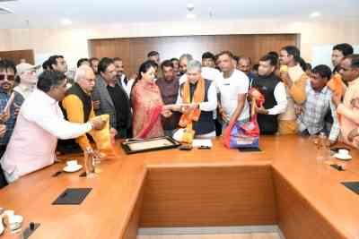 Rajsamand MP Diya Kumari meets Rly Minister in Delhi