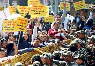 AAP protests outside BJP headquarters over delay in Mayoral poll
