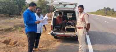 Andhra Police come to rescue of Odisha man walking with wife's dead body