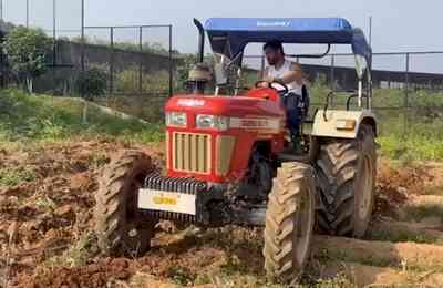 Captain Cool Dhoni drives tractor, shares video on Insta