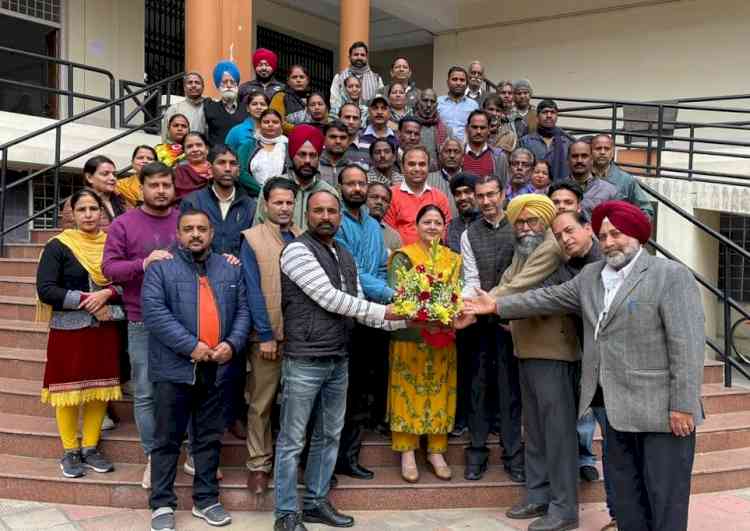 Prof. Jasreen Kaur takes over as Principal of Lyalpur Khalsa College