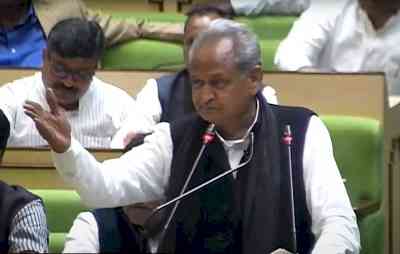 Ashok Gehlot reads out old budget for 8 minutes, alleges Vasundhara Raje