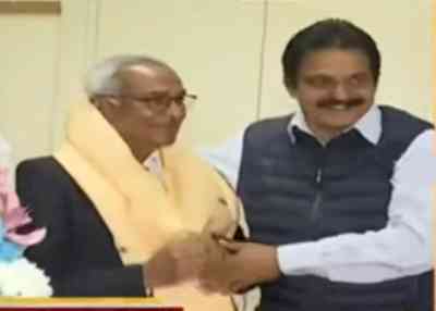 Former Odisha chief secy B.K. Patnaik joins Congress