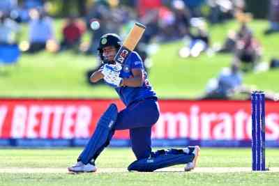 Women's T20 World Cup: Harmanpreet fit to play against Pakistan; injured Smriti doubtful, says coach Kanitkar