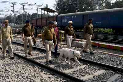 Protests erupt after tower wagon kills 4 railmen in Nashik