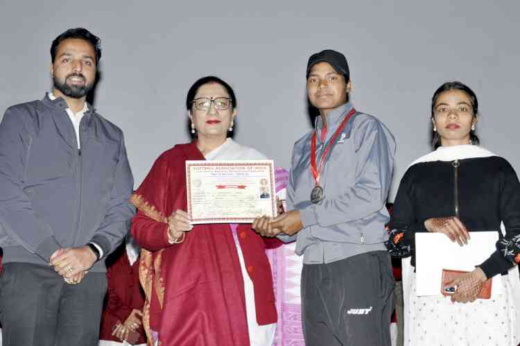 KMV’s Ramandeep Kaur bags Silver Medal in Softball during 44th Senior National Softball Championship
