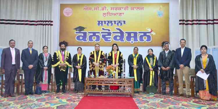 900 Degrees distributed at Convocation in SCD Government College; Alumni of College Sanjeev Arora MP gives Rs.1 Cr from his Funds