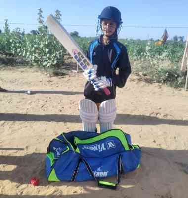Raj BJP chief presents cricket kit to Barmer girl whose batting skills set internet on fire