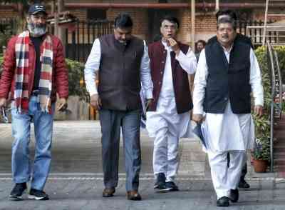 Cong team meets EC, complains about violence against Oppn candidates in Tripura