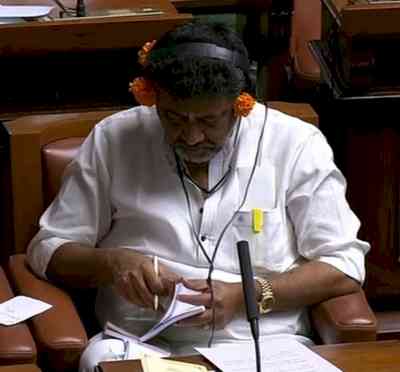 K'taka Cong leaders attend budget session with flowers behind ears