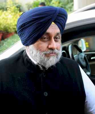 Sukhbir joins SGPC's signature campaign for release of Sikh detainees