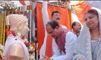 Shivraj unveils Shivaji's statue in Chhindwara