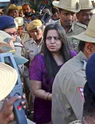 IAS vs IPS fight: I too have a photo of Roopa, says RTI activist
