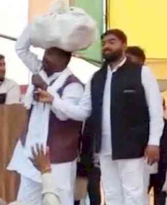 Ex-UP minister with shoes on head, appeals for community unity