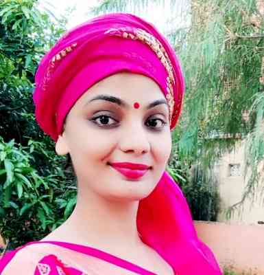 Neha Singh Rathore's ditty enlists political support