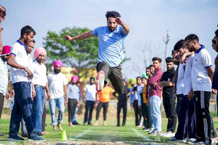 School of Pharmaceutical Sciences lifts Overall Trophy of CT University Athletic Meet