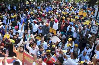 AAP leaders protest outside BJP headquarters in Chandigarh