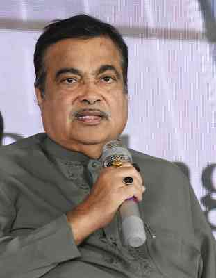 Gadkari inaugurates 7 NH projects with investment of Rs 6,500 cr in UP