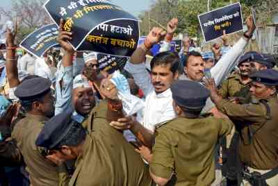 AAP supporters protest in Patna over Sisodia arrest