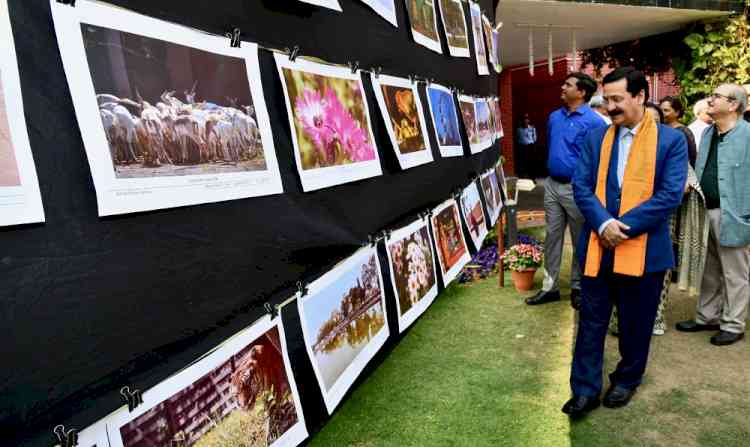 Photography teaches a new way of seeing the world: Prof. Dwivedi