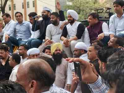 AAP protests outside Rouse Avenue Court against Sisodia's arrest