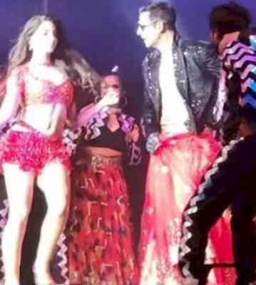 Akshay Kumar dances with Nora Fatehi in a red lehenga