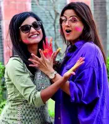 Shaily Priya, Sumati Singh enjoy their special visit to Lucknow for Holi