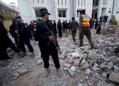 2 killed, 3 injured in bomb blast in Pakistan