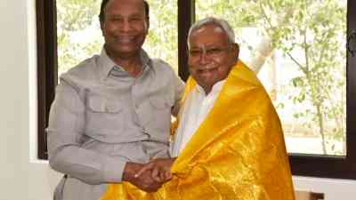 DMK leader Baalu meets Bihar CM, assures labourers from state safe