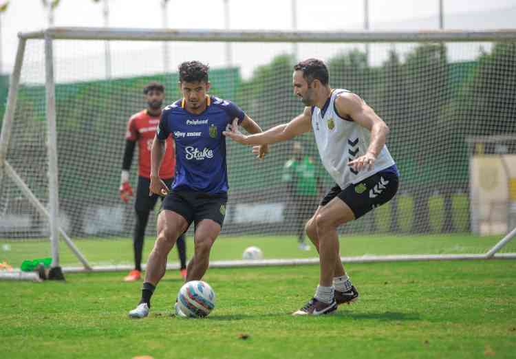 Hyderabad host the Mariners in first leg of Semifinal