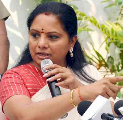 Kavitha praises Sonia, invites 18 parties to join 1-day hunger strike
