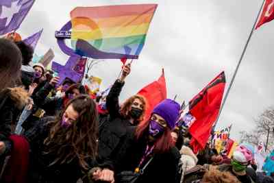 Turkish women defy ban, stage 'Feminist Night March'