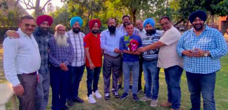 Ludhiana Photojournalist Association’s newly elected president Ashwani Dhiman with other office-bearers 