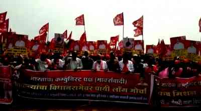 CM declares 50% relief to onion farmers as Nashik-Mumbai 'long march' starts